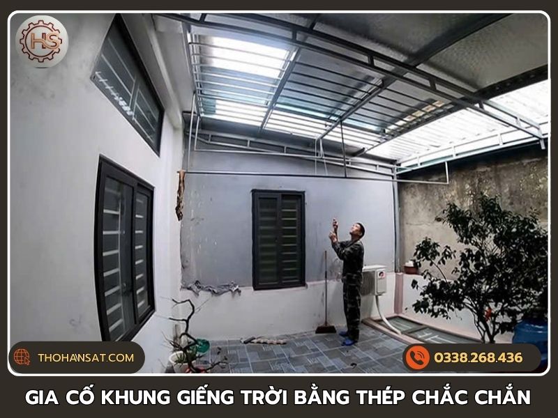 Thi công gia cố khung giếng trời bằng thép chắc chắn, chịu lực tốt tại TPHCM