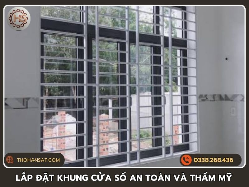 Thợ cơ khí lắp đặt khung cửa sổ an toàn và đảm bảo tính thẩm mỹ
