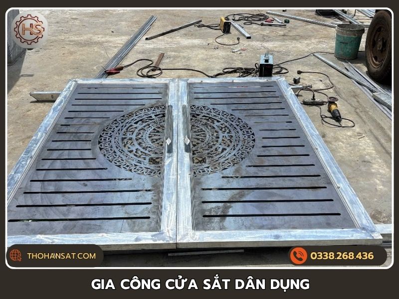 Xưởng nhận gia công cửa sắt dân dụng cho nhà phố giá rẻ