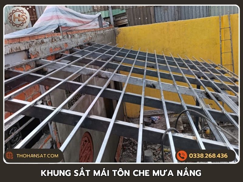 Thi công khung sắt mái tôn che nắng mưa an toàn, chịu lực