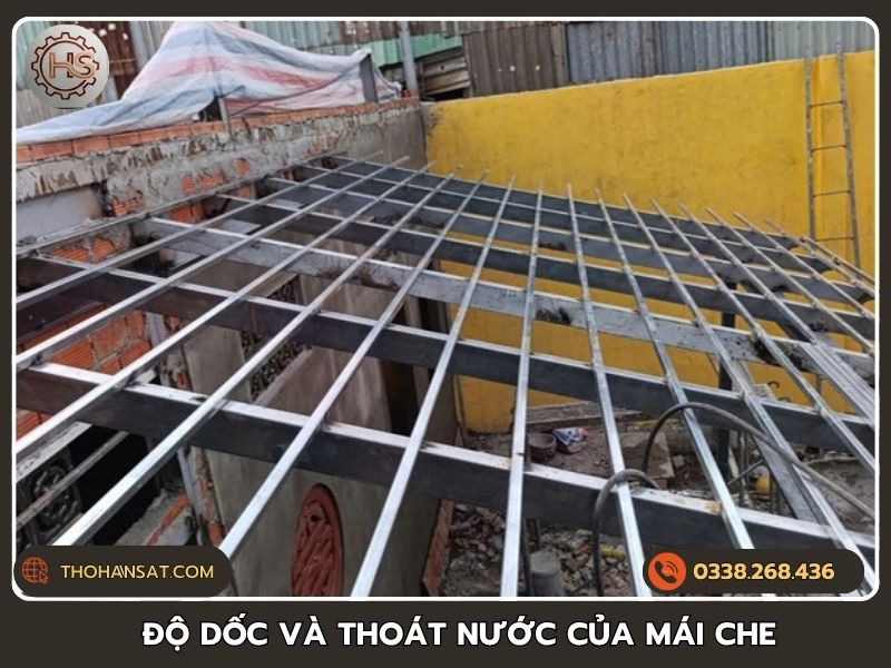 Thiết kế độ dốc chuẩn và hệ thống thoát nước hiệu quả cho khung mái che