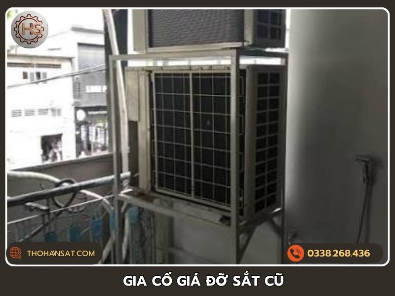 Gia cố giá đỡ sắt cũ khi kiểm tra kệ sắt để máy giặt bị rung