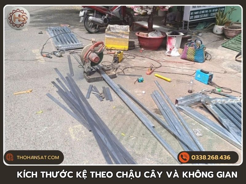 Lên bản vẽ thiết kế kích thước kệ sắt phù hợp với chậu cây và không gian