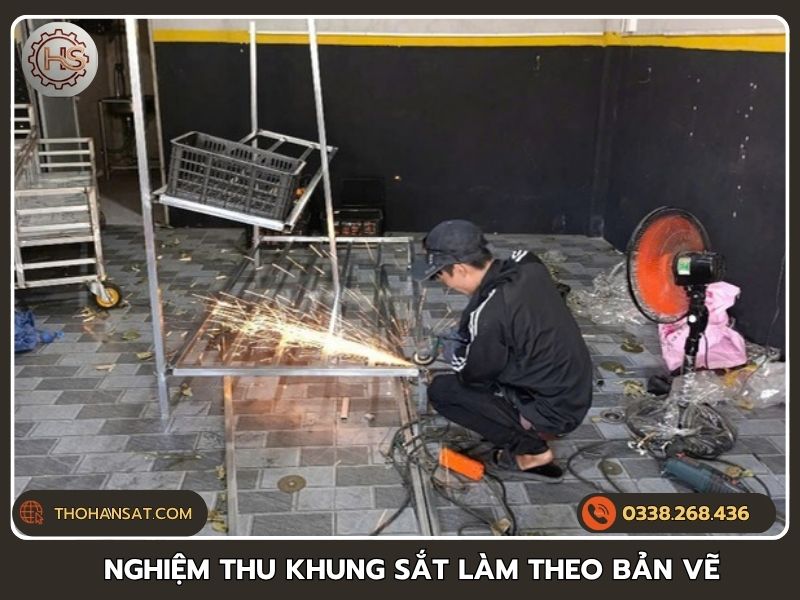 Kiểm tra nghiệm thu chất lượng khung sắt được gia công theo bản vẽ