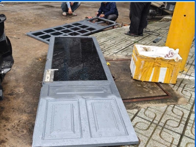 Cánh cửa sắt cần kiểm tra vật tư và tiền công hàn cửa sắt tại nhà